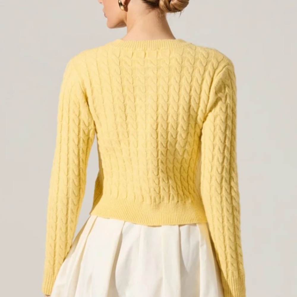 LIKE NEW ASTR THE LABEL Pearl Button Cable Knit Cardigan - Picture 4 of 9